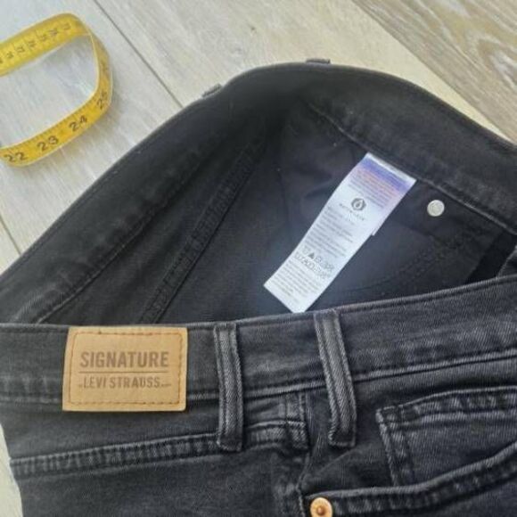 Levi's signature high waisted jeans black  stretchy and comfortable womens 29 - Picture 8 of 11